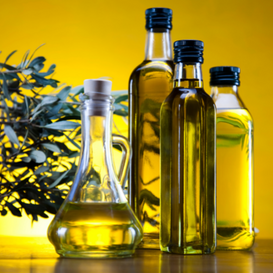 bottiglie-di-varie-dimensioni-di-olio-extravergine-d-oliva