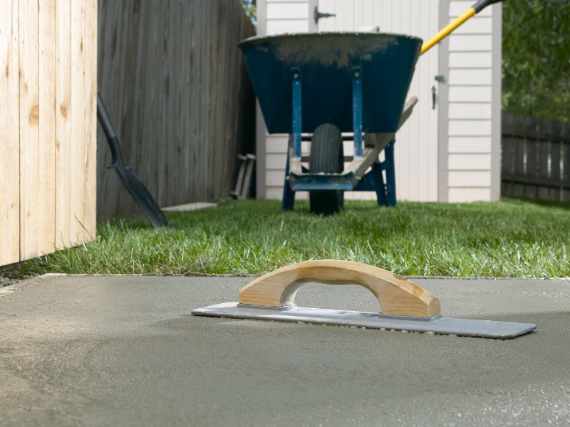 Gettata di cemento come base per una casetta da giardino